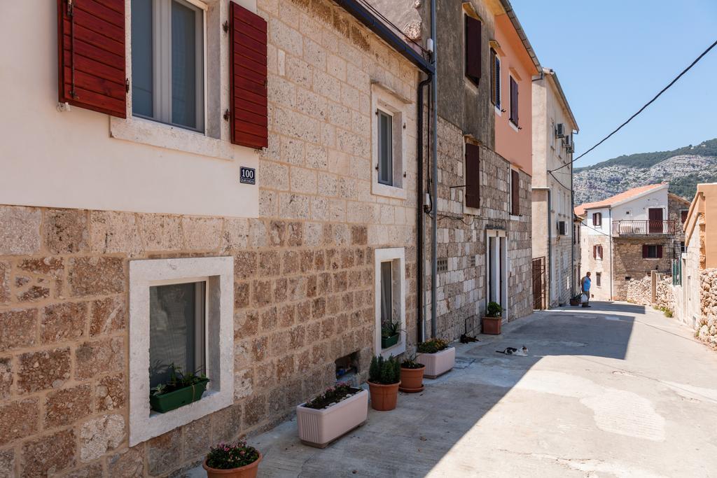 Apartments Sole Komiža Exterior foto